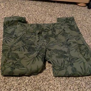 Leaf patterned US women’s pants